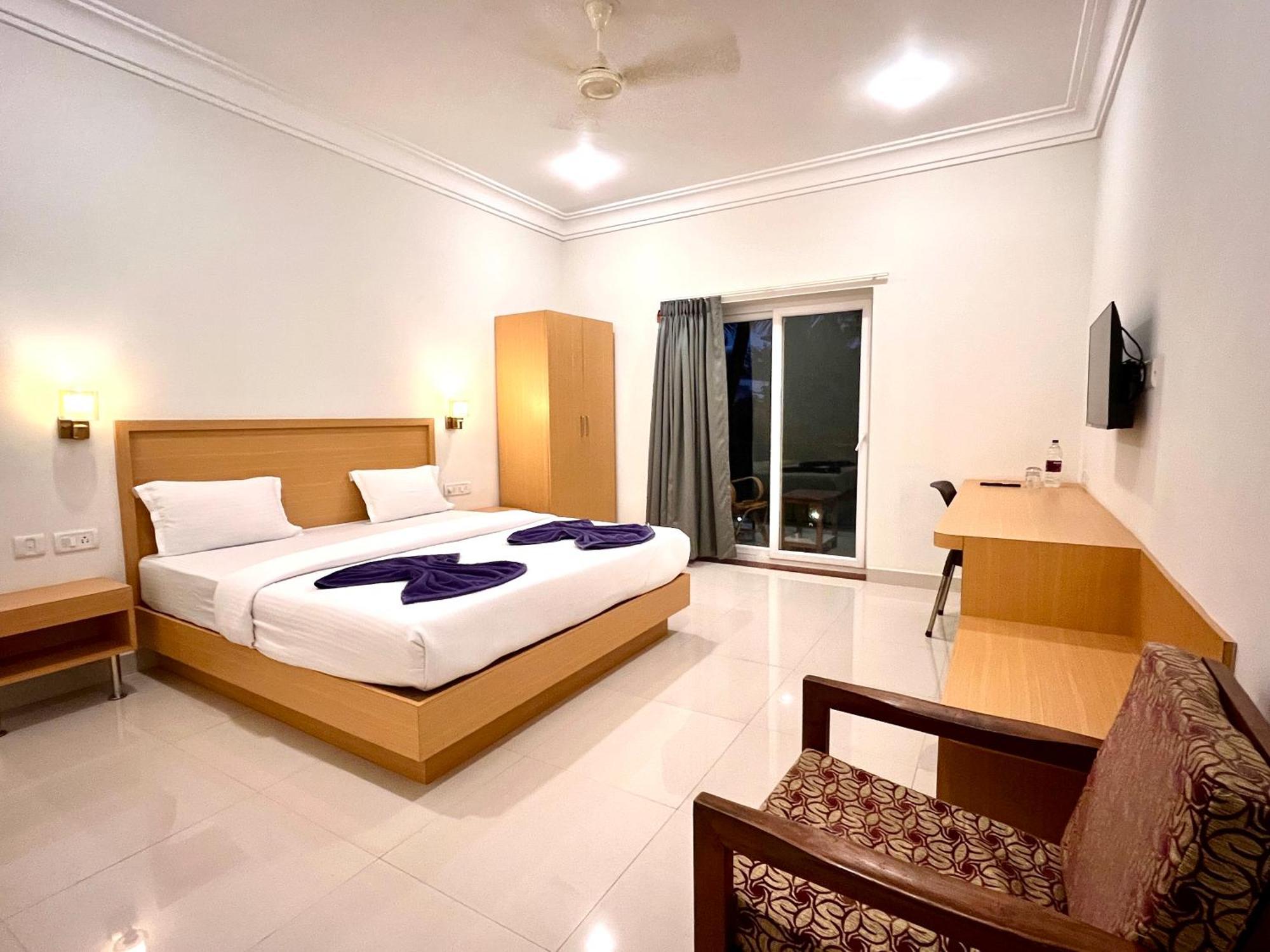 Morjim Sunset Guesthouse - 300 Meter To Morjim Beach Exterior photo