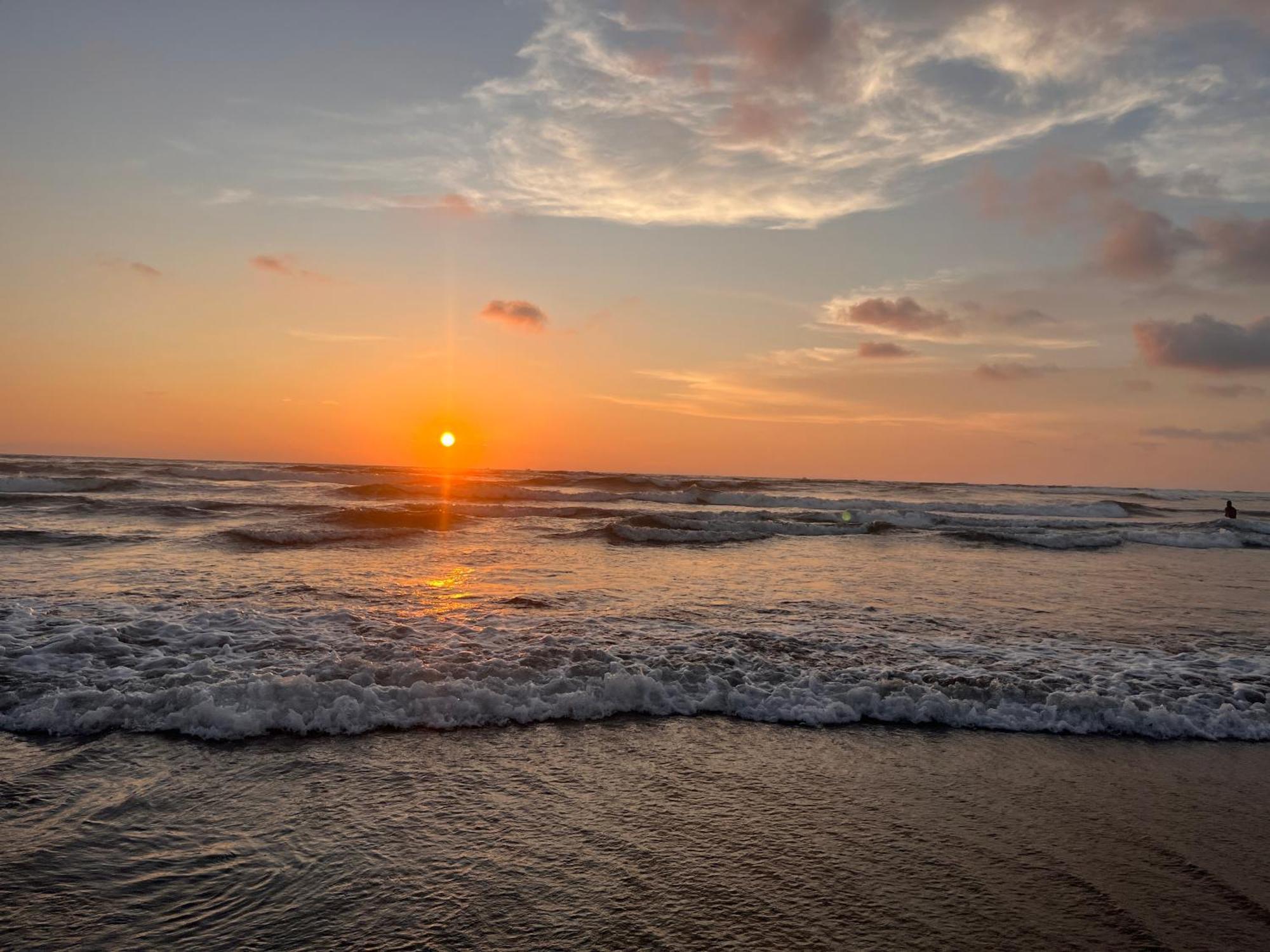 Morjim Sunset Guesthouse - 300 Meter To Morjim Beach Exterior photo