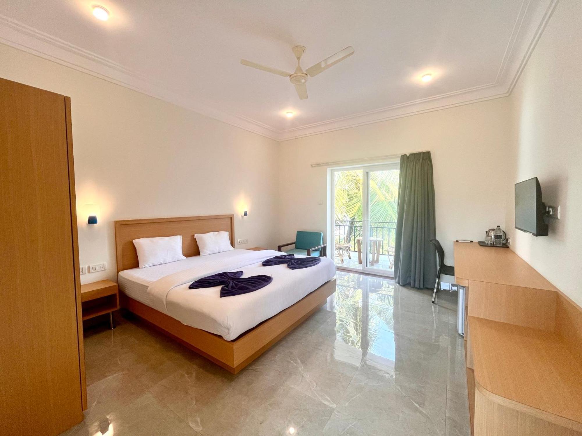 Morjim Sunset Guesthouse - 300 Meter To Morjim Beach Exterior photo